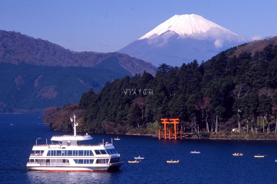 Mini crucero en Lago Ashi 