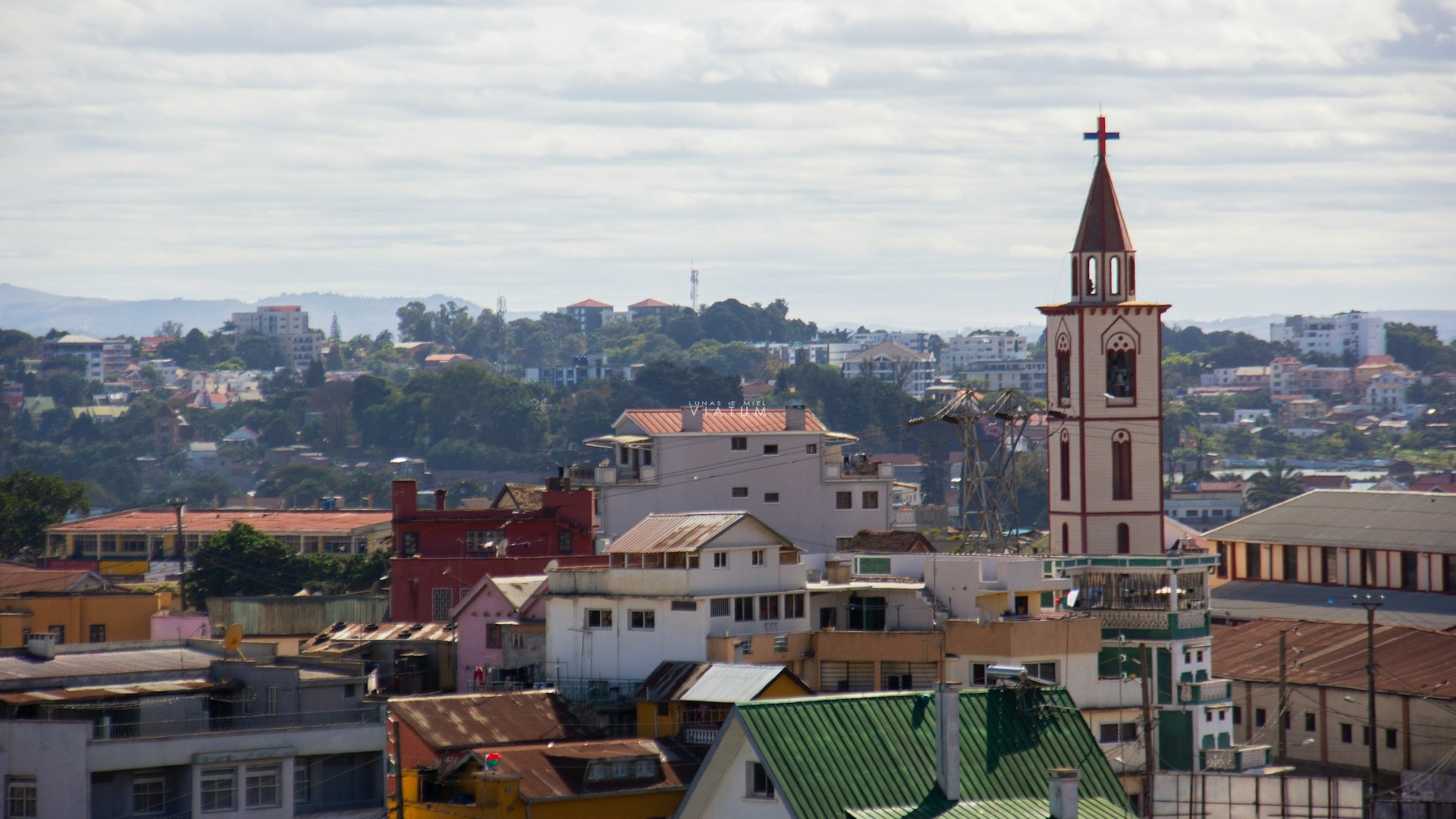 Dia 1: Ciudad de Origen - Antananarivo