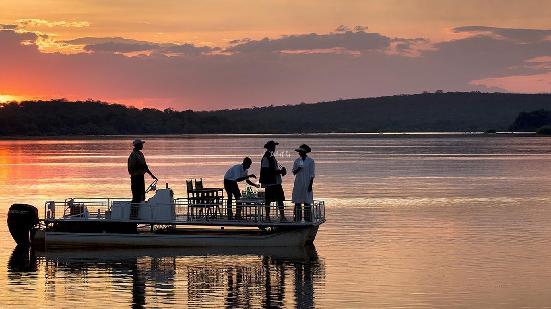 Crucero al atardecer en el río Zambeze