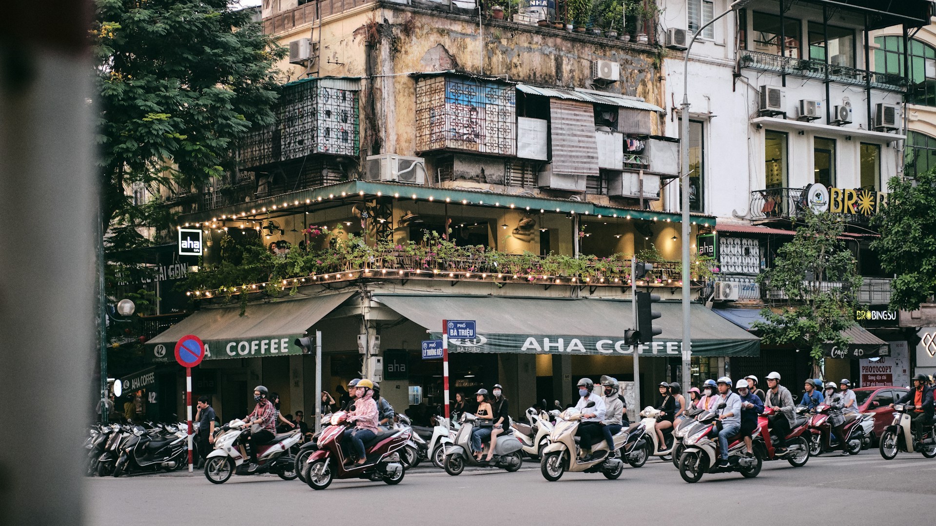 Día 1: Ciudad de Origen - Hanoi