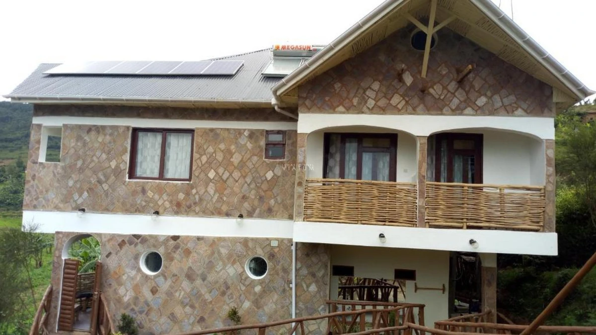 Lake Bunyonyi Rock Resort